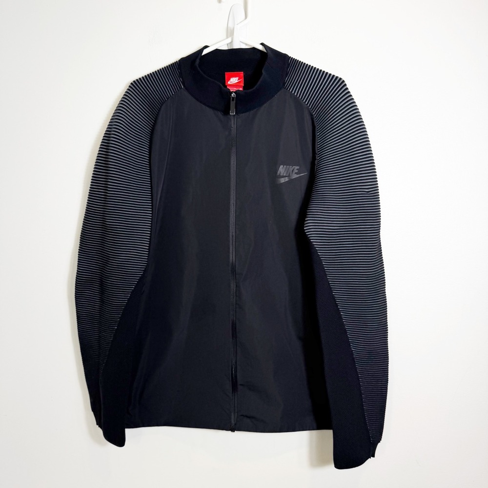 Nike Full Zip Jacket Mens XL Black Ribbed Knit Striped Sleeves Hybrid